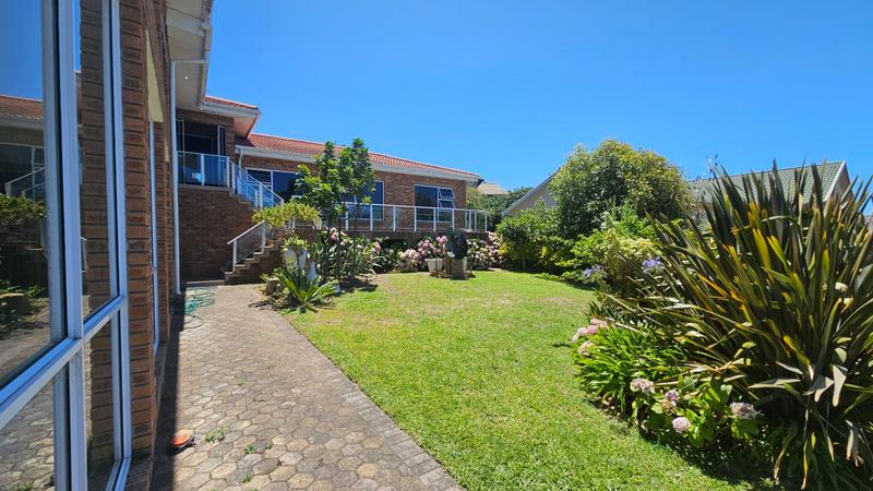 5 Bedroom Property for Sale in Reebok Western Cape